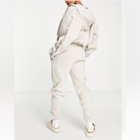 Reebok sweatpants and hoodie in oatmeal - Picture 4 of 15